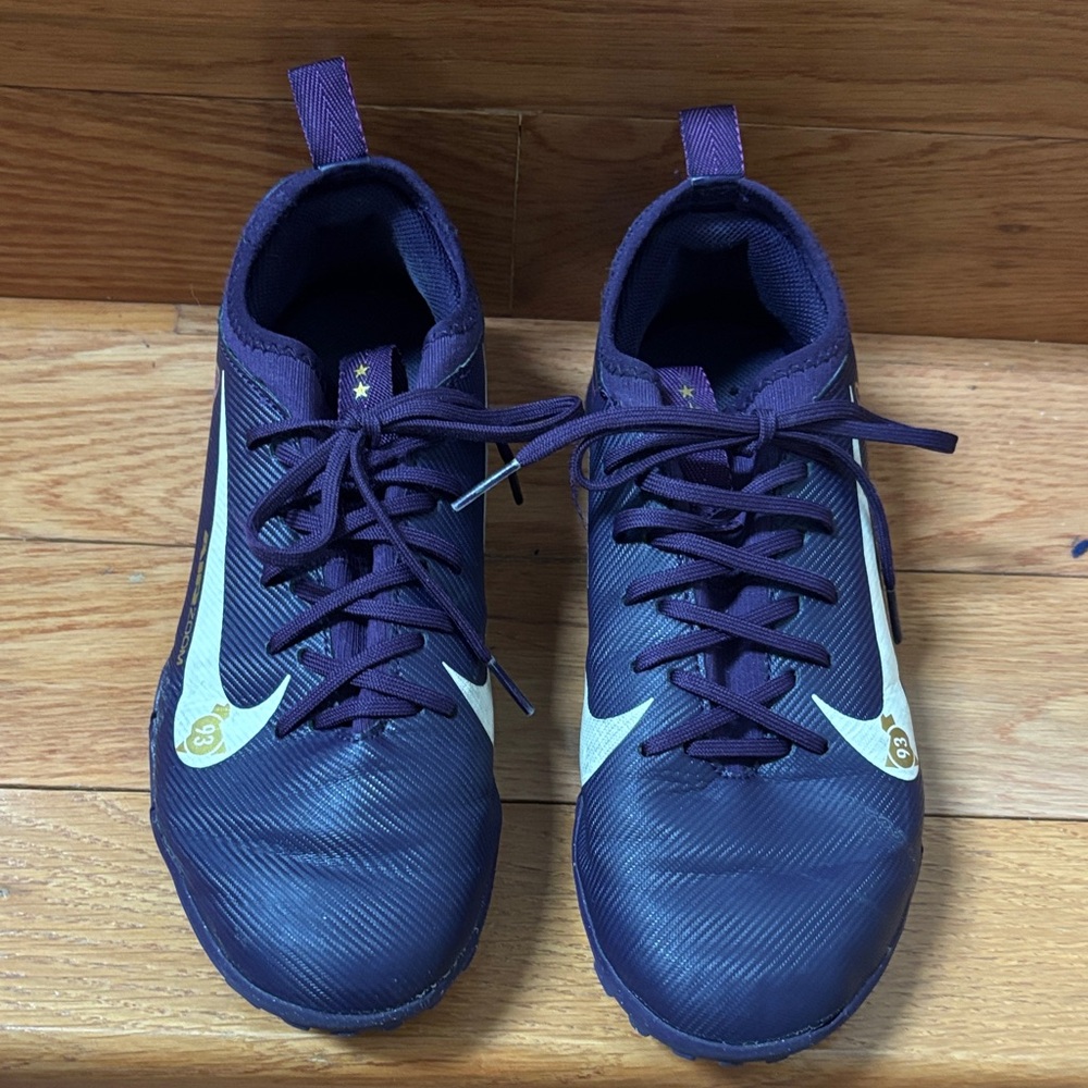 Nike Purple Lace-Up soccer indoor cleats